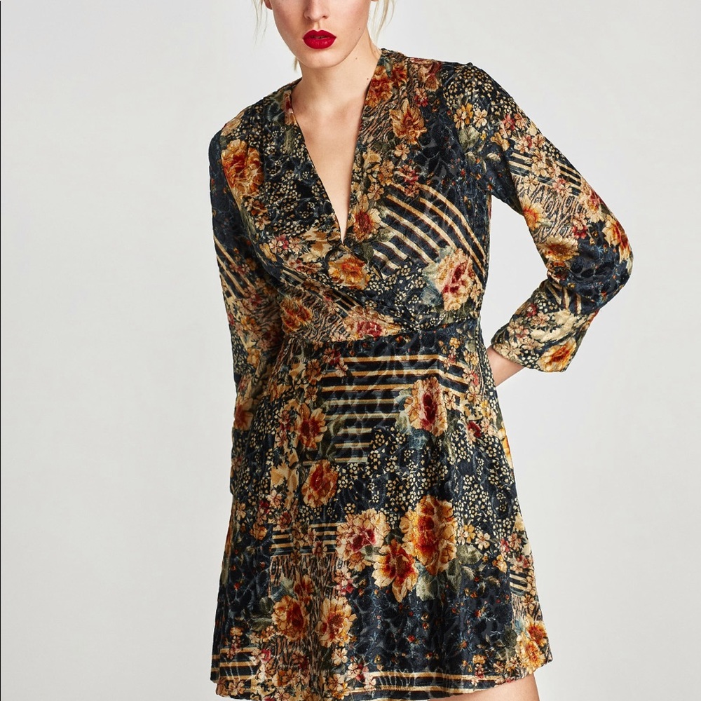 Zara floral velvet mini dress - Picture 2 of 7